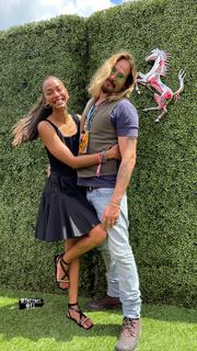 Zoe Saldana feet photo thumbnail