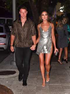 Olivia Culpo feet photo thumbnail