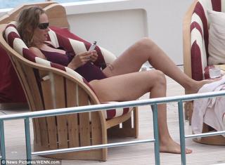 Uma Thurman feet photo thumbnail