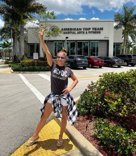 Karolina Kowalkiewicz feet photo thumbnail