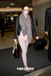 Katharine McPhee feet photo thumbnail