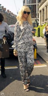 Rihanna feet photo thumbnail
