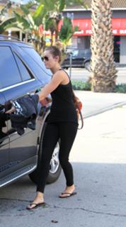 Miley Cyrus feet photo thumbnail