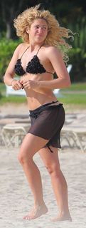 Shakira feet photo thumbnail
