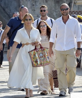 Jennifer Lopez feet photo thumbnail