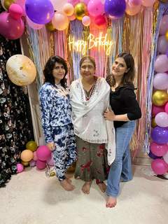 Zareen Khan feet photo thumbnail