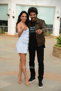Kiara Advani feet photo thumbnail