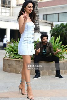 Kiara Advani feet photo thumbnail