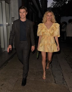 Pixie Lott feet photo thumbnail