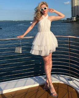 Kathryn Newton feet photo thumbnail