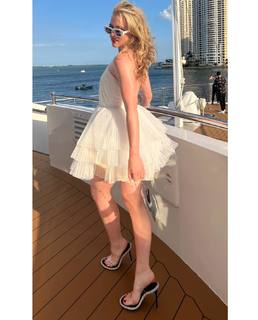 Kathryn Newton feet photo thumbnail