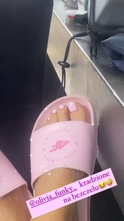 Dorota Rabczewska feet photo thumbnail