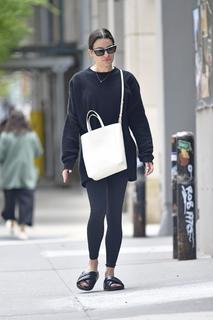 Lea Michele feet photo thumbnail