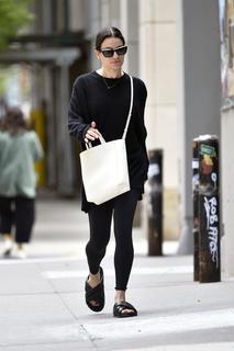 Lea Michele feet photo thumbnail