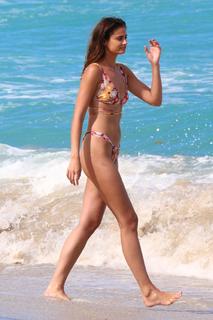Taylor Hill feet photo thumbnail