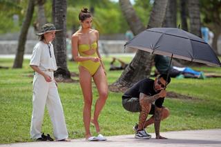 Taylor Hill feet photo thumbnail