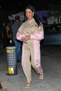 Katy Perry feet photo thumbnail