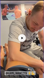 Karolina Kowalkiewicz feet photo thumbnail