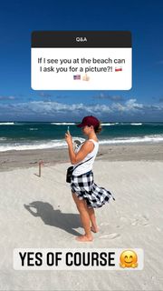 Karolina Kowalkiewicz feet photo thumbnail