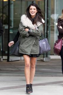 Shenae Grimes-Beech feet photo thumbnail