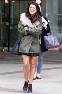 Shenae Grimes-Beech feet photo thumbnail