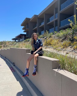 Xenia Tchoumitcheva feet photo thumbnail