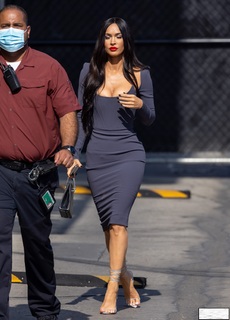 Megan Fox feet photo thumbnail