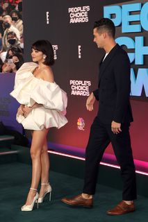 Sarah Hyland feet photo thumbnail