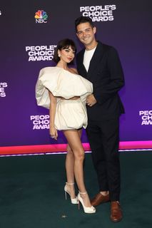 Sarah Hyland feet photo thumbnail