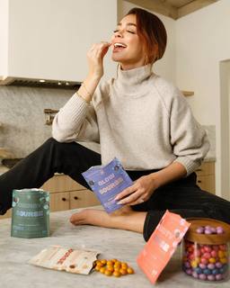 Sarah Hyland feet photo thumbnail