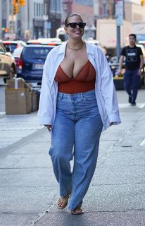 Ashley Graham feet photo thumbnail