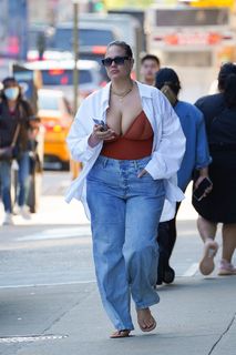 Ashley Graham feet photo thumbnail