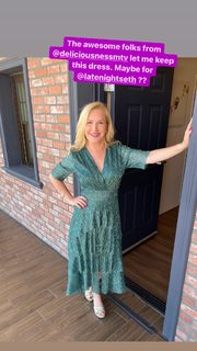 Angela Kinsey feet photo thumbnail