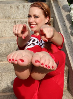 Rebecca Berardi feet photo thumbnail