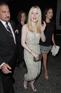 Dakota Fanning feet photo thumbnail