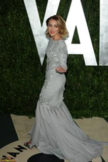 Miley Cyrus feet photo thumbnail