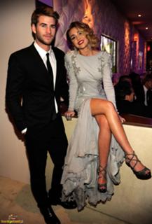 Miley Cyrus feet photo thumbnail