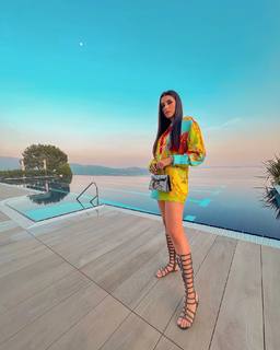 Valentina Vignali feet photo thumbnail