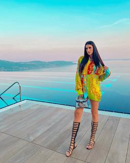 Valentina Vignali feet photo thumbnail