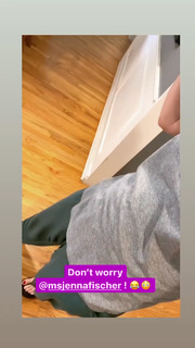 Angela Kinsey feet photo thumbnail