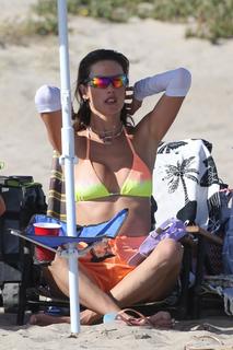 Alessandra Ambrosio feet photo thumbnail