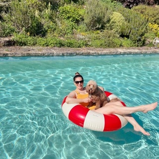 Kelly Brook feet photo thumbnail
