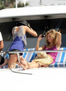 AnnaLynne McCord feet photo thumbnail