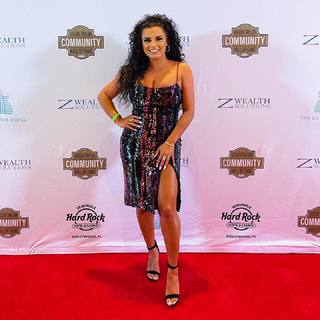 Joy Taylor feet photo thumbnail