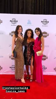 Joy Taylor feet photo thumbnail