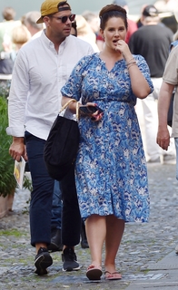 Lana Del Rey feet photo thumbnail
