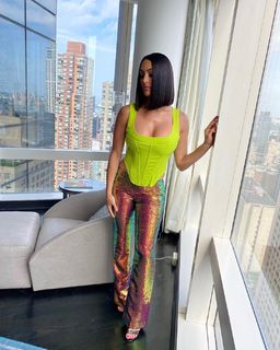 Nikki Garcia feet photo thumbnail