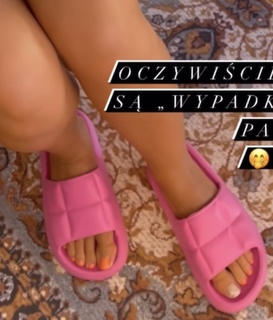Klaudia Halejcio feet photo thumbnail
