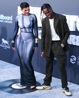 Kylie Jenner feet photo thumbnail