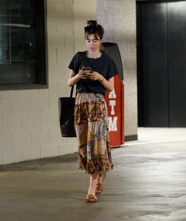 Lily Collins feet photo thumbnail